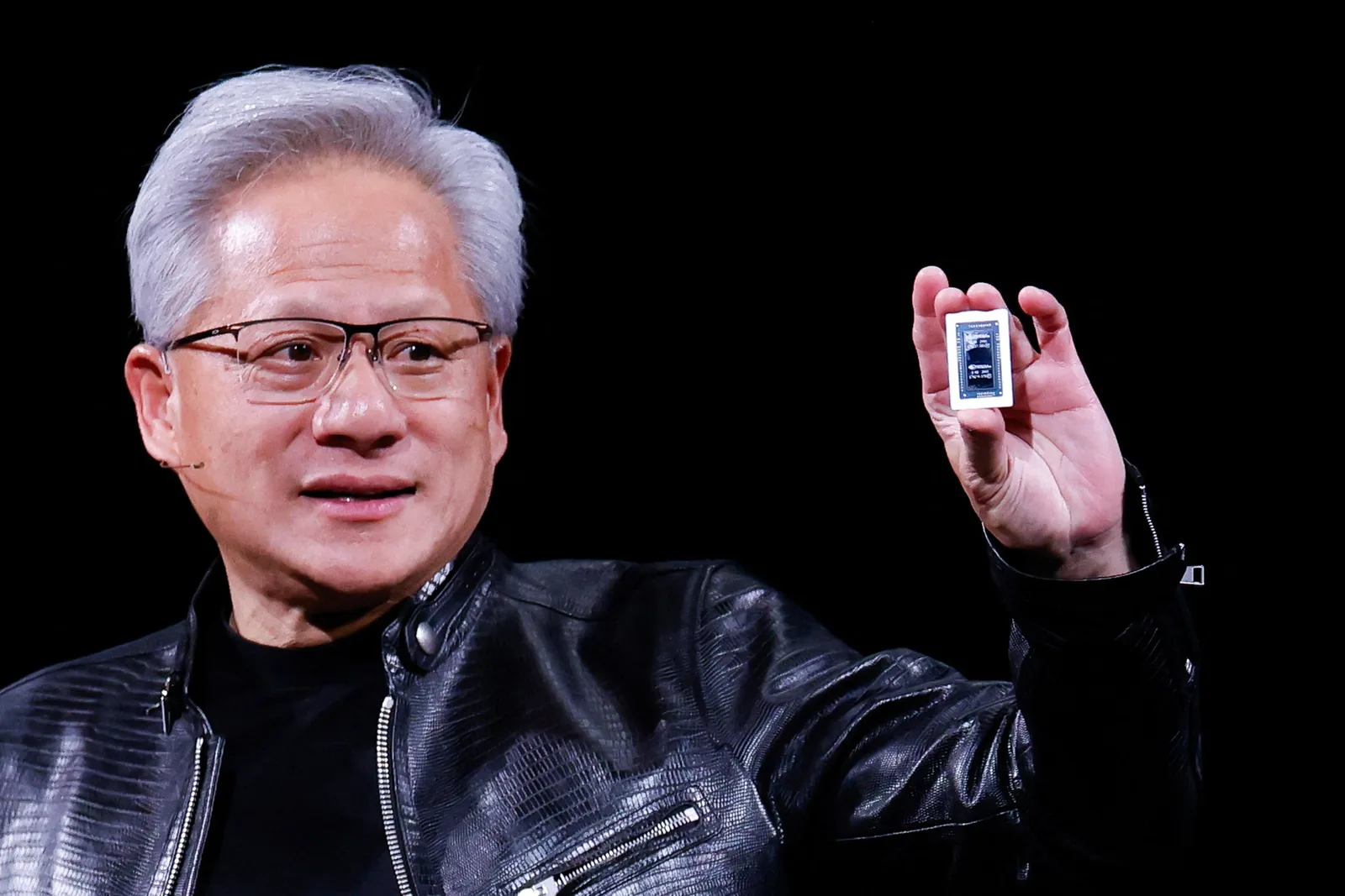 Nvidia avança 2,9% e amplia valor de mercado com demanda por chips de IA