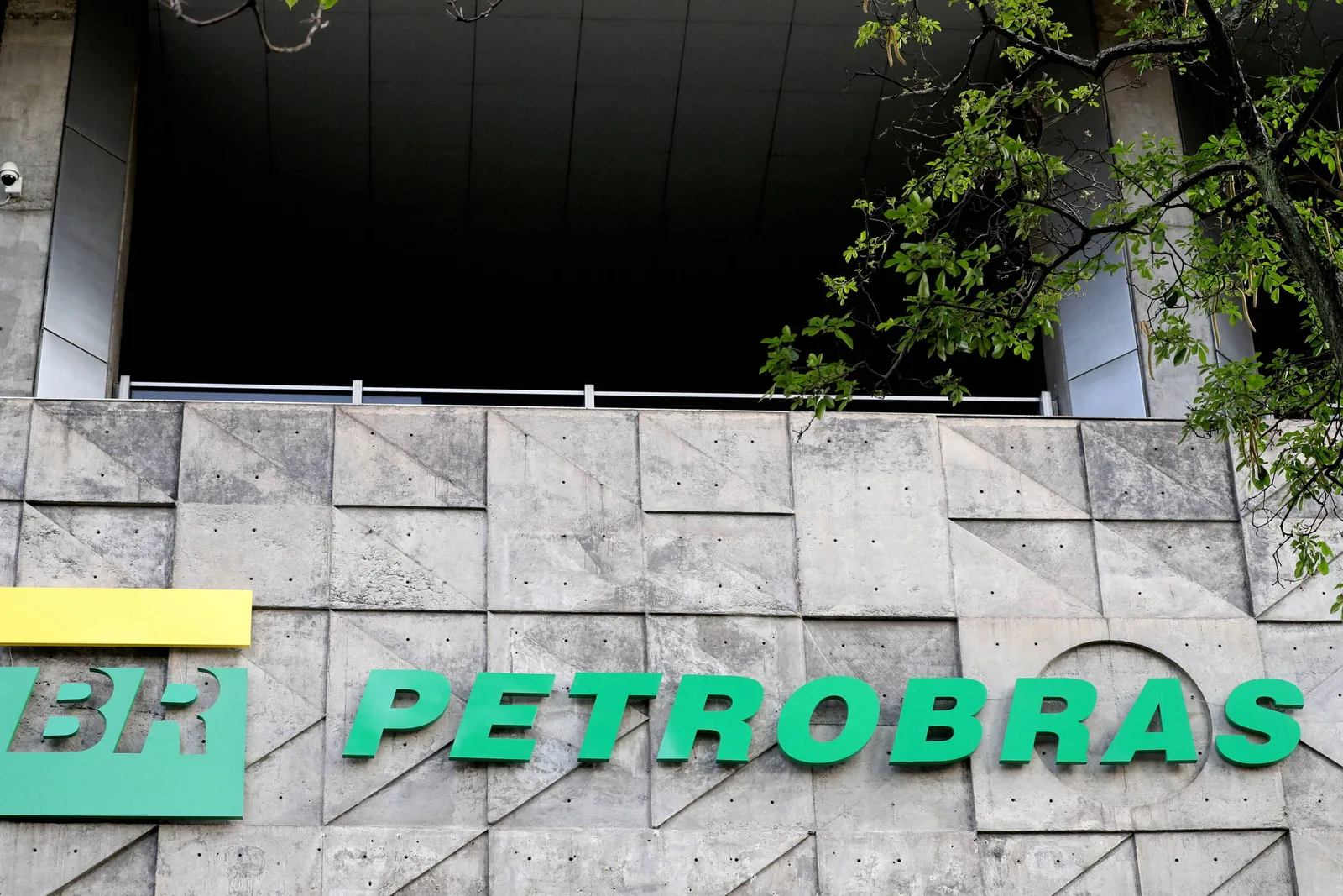 Petrobras fecha acordo para explorar oito blocos marítimos na Costa do Marfim