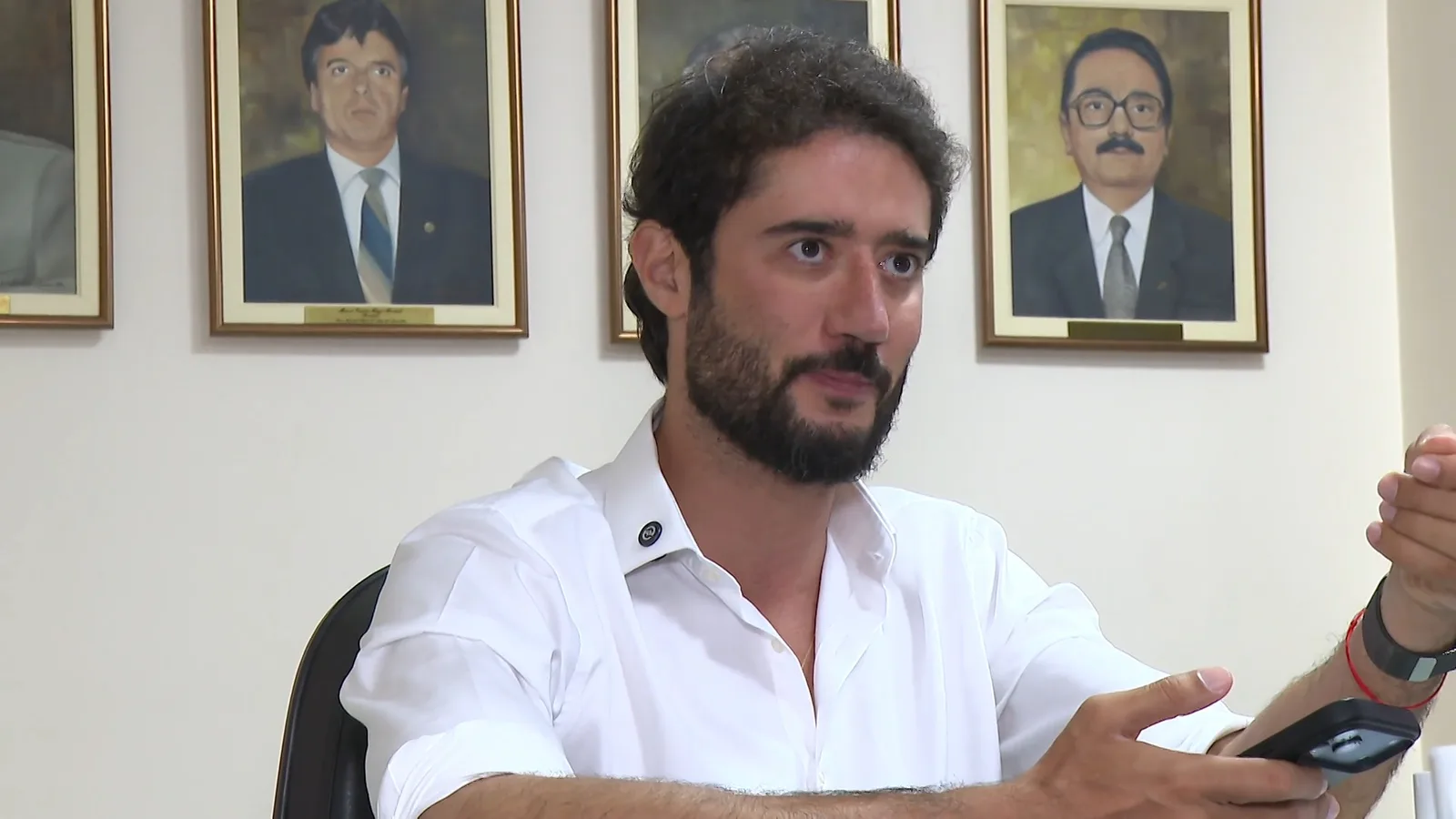 Gabriel Azevedo promete não elevar impostos e reduzir burocracia em Minas