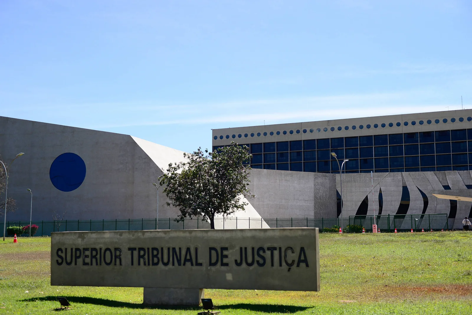 STJ confirma que bancos podem encerrar contas por decisão própria