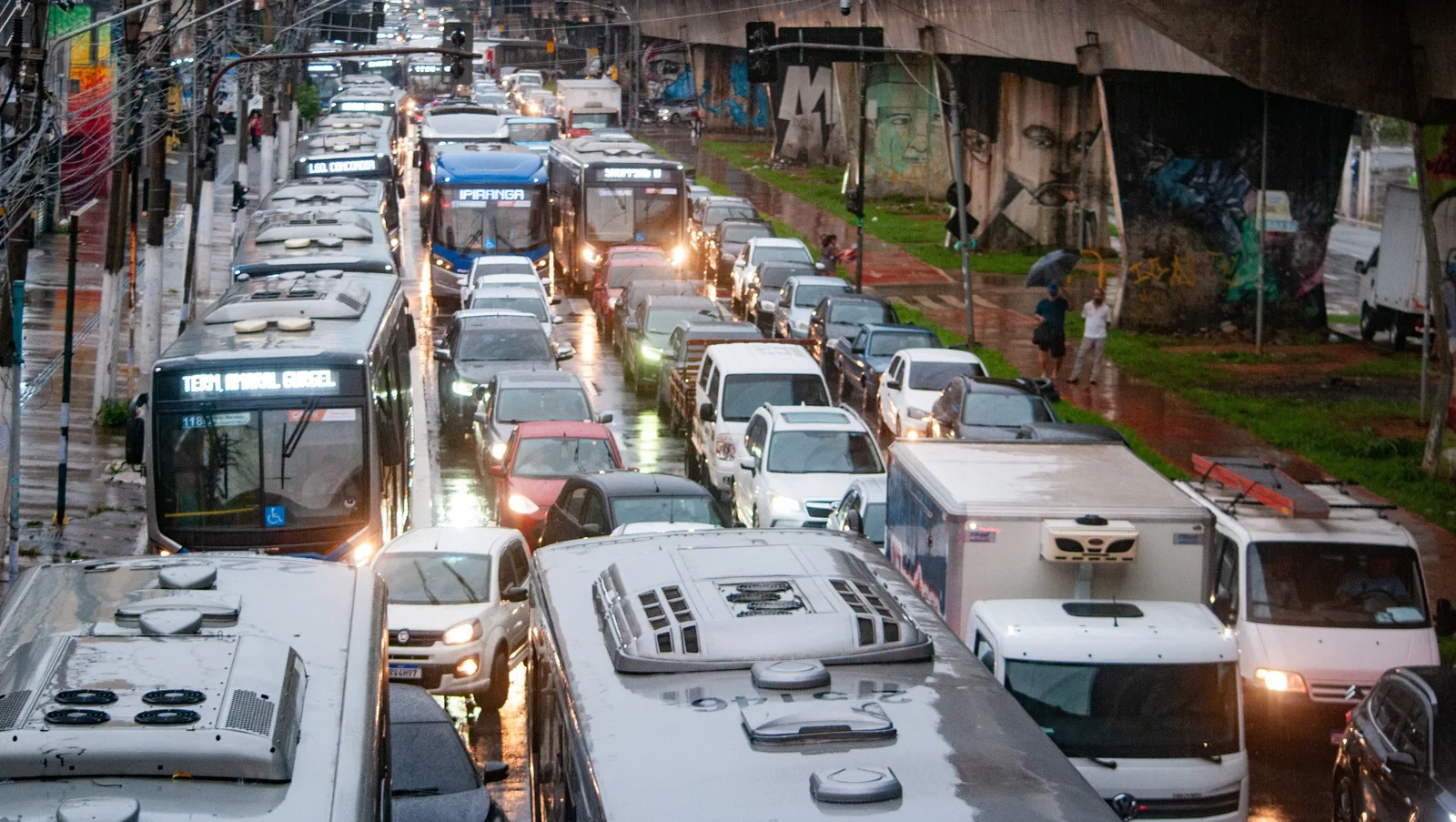 Chuva derruba velocidade do trânsito em São Paulo em até 14,8%