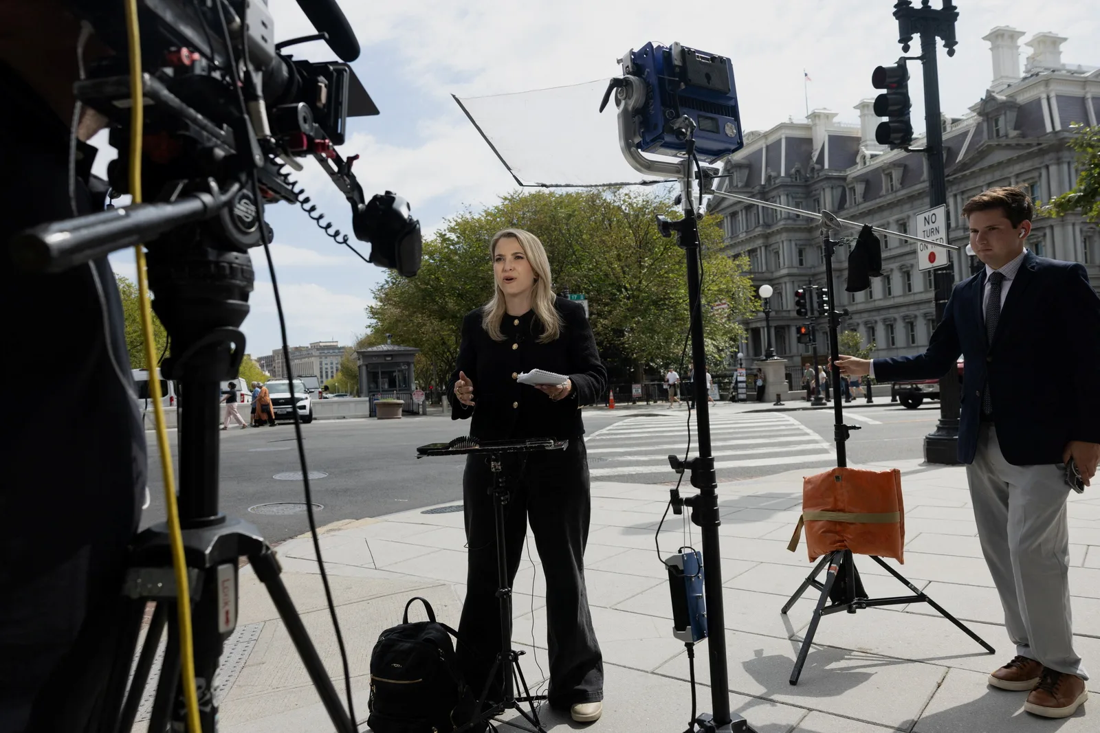 CNN, MS NOW e Politico anunciam ação contra governo Trump