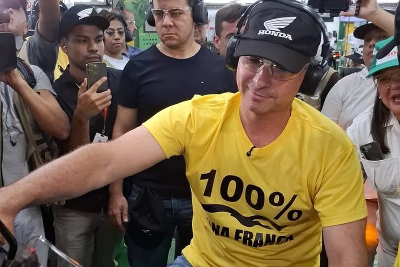 Flávio Bolsonaro pede transparência em investigação sobre filme Dark Horse