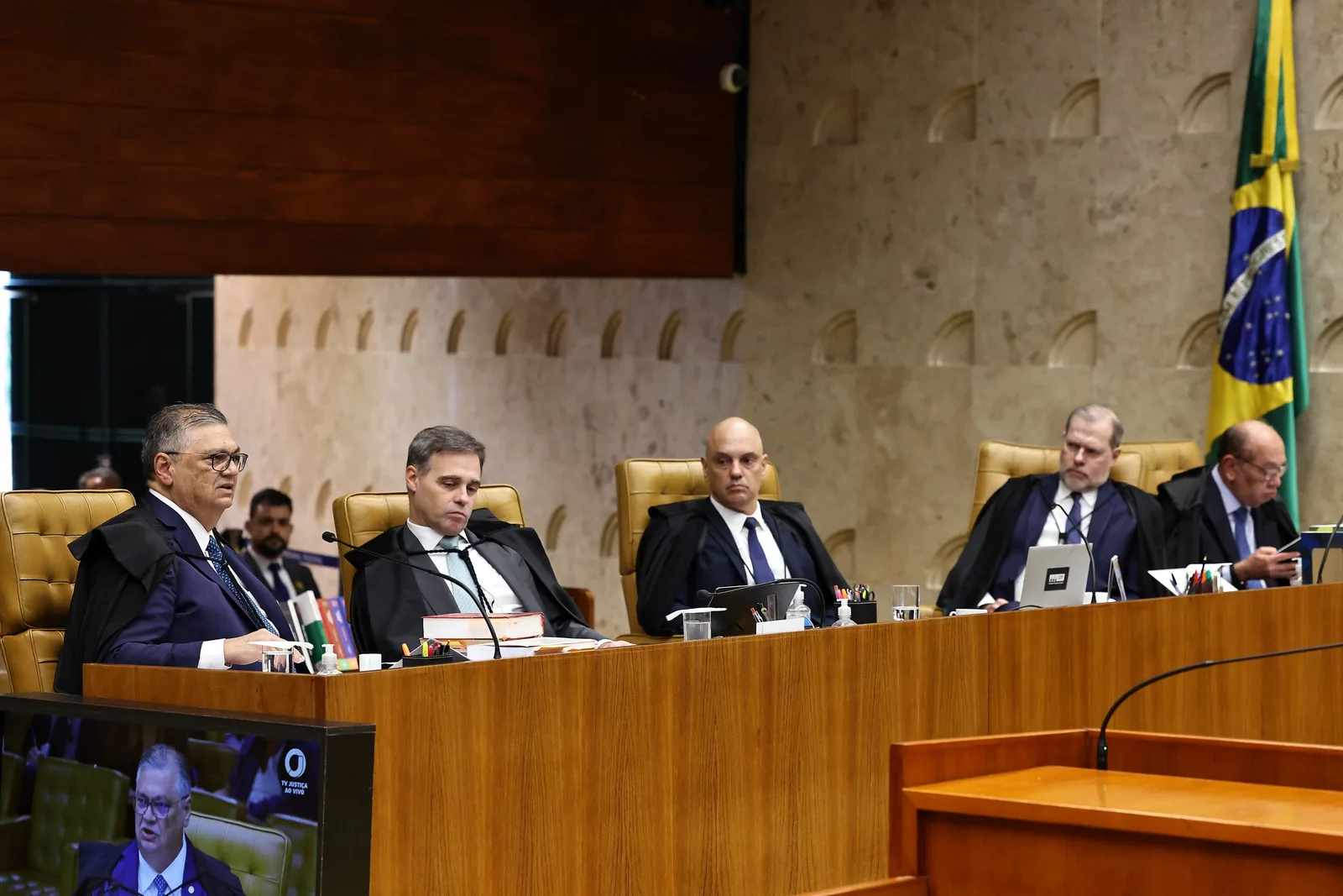 STF mantém indefinições sobre investigação envolvendo Moraes e Mendonça