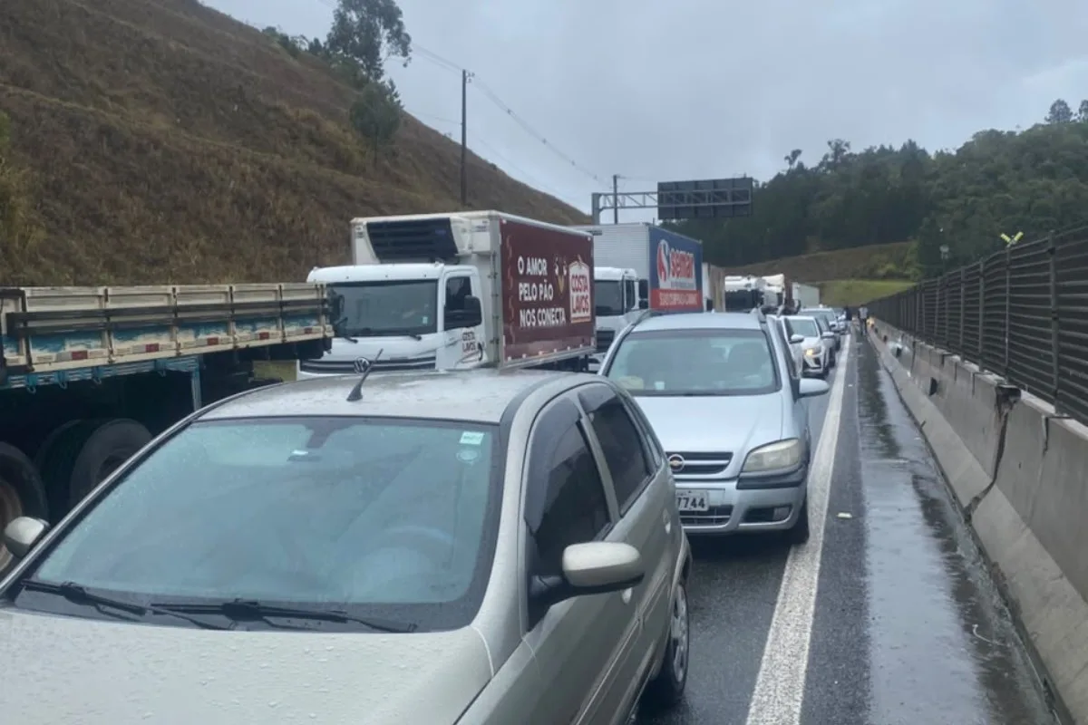 Serra Antiga da Tamoios é fechada novamente após chuva intensa
