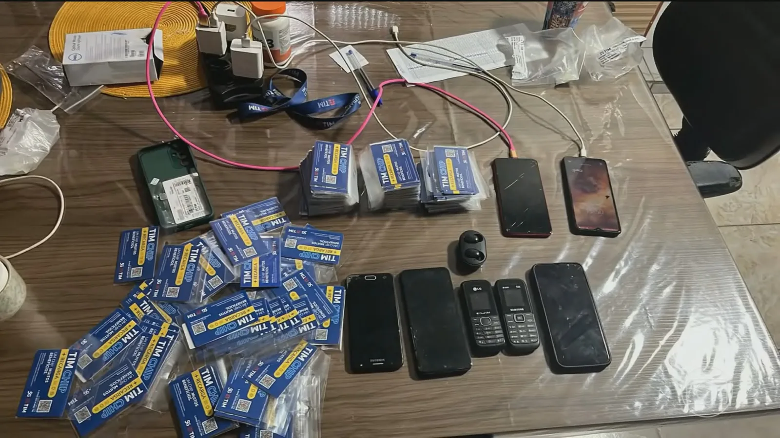 Polícia prende cinco suspeitos de vender kits para golpe do falso parente