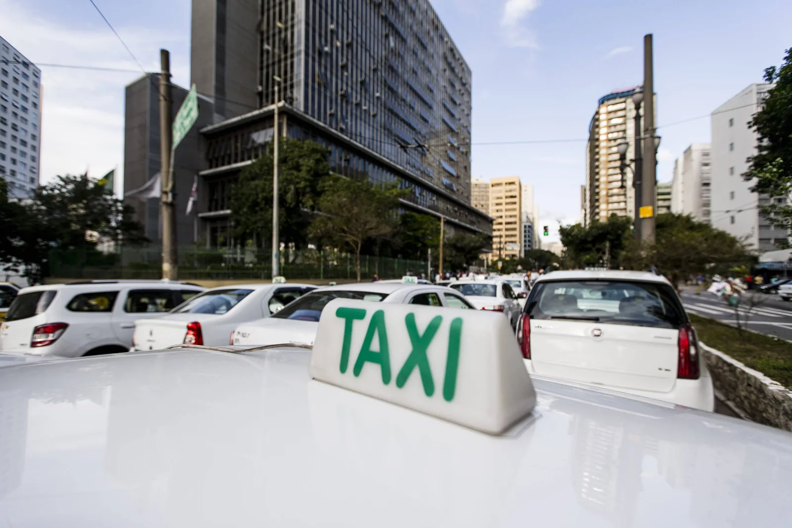 Cadastro de taxista é cancelado após cobrança de R$ 30.350 em corrida