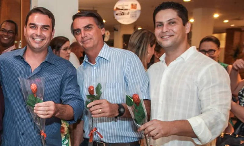 Quem é Santini, ex-sócio que diz poder colocar Flávio na cadeia