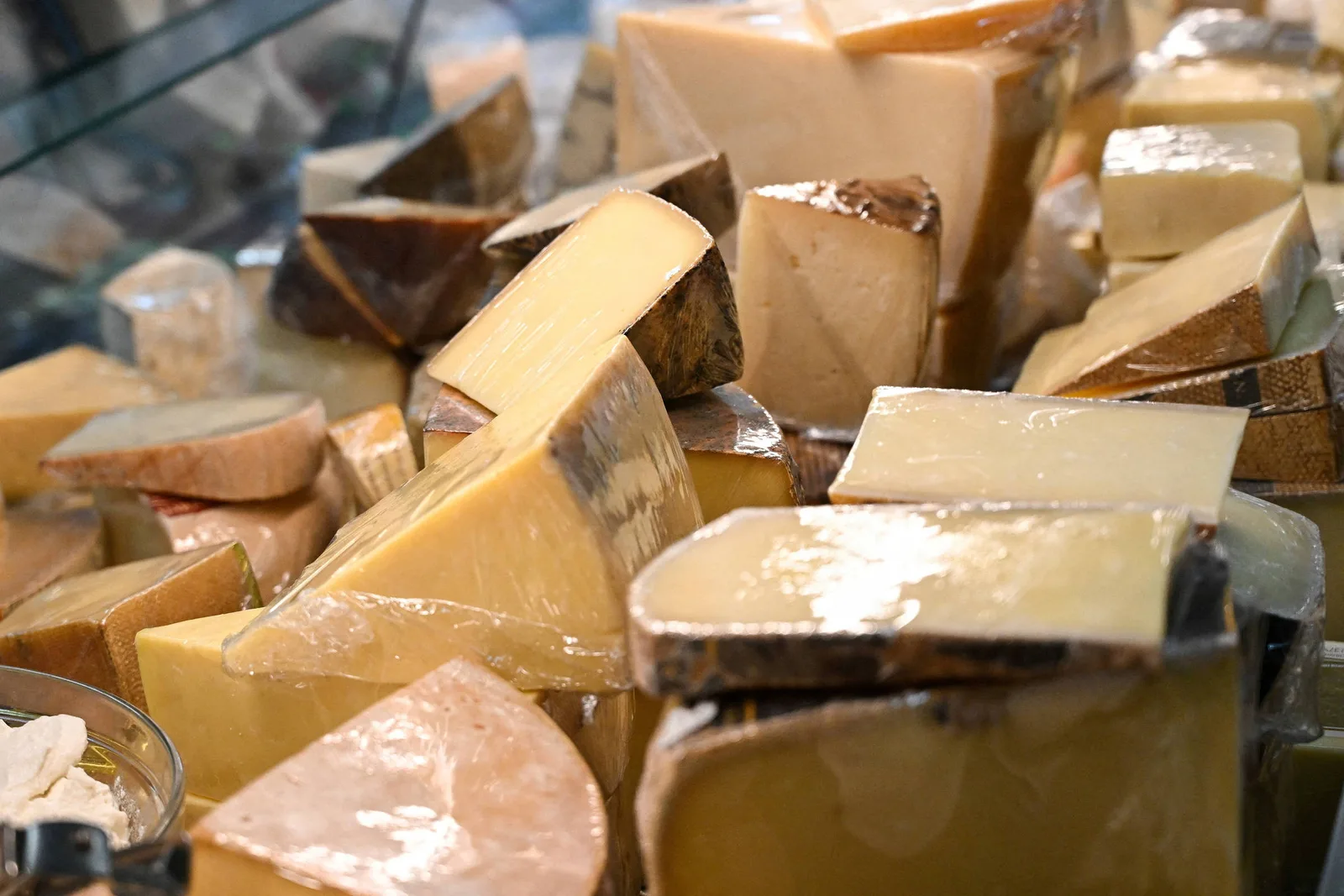 EUA elevam tarifas sobre produtos canadenses e chegam a 50%