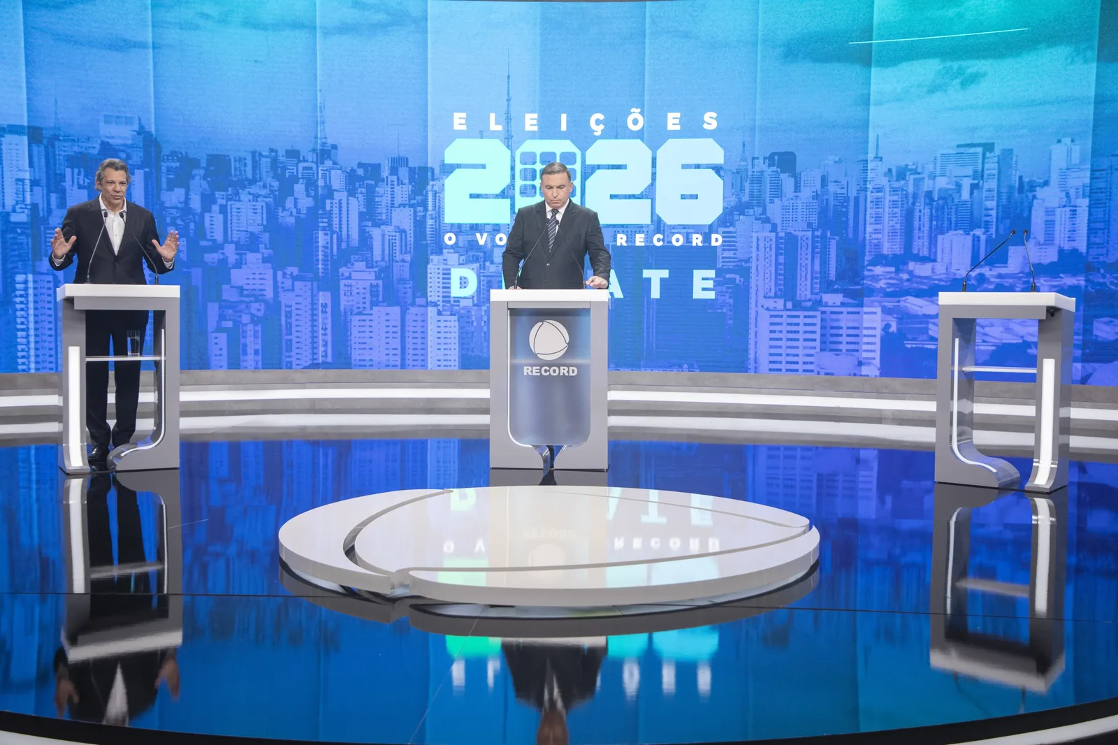 Haddad promete rever concessões e critica ausência de Tarcísio em debate
