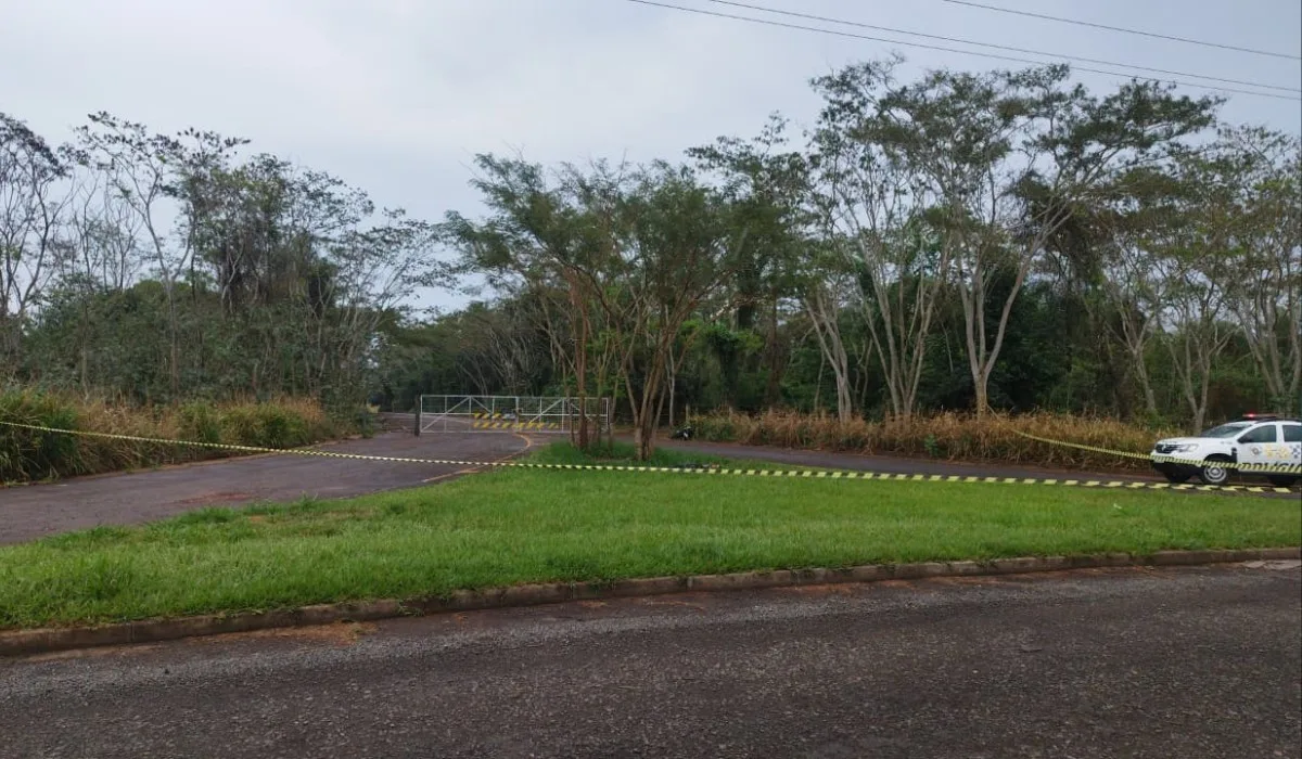 Perícia encontra marcas de tiros e Polícia Civil investiga morte em Rosana como homicídio