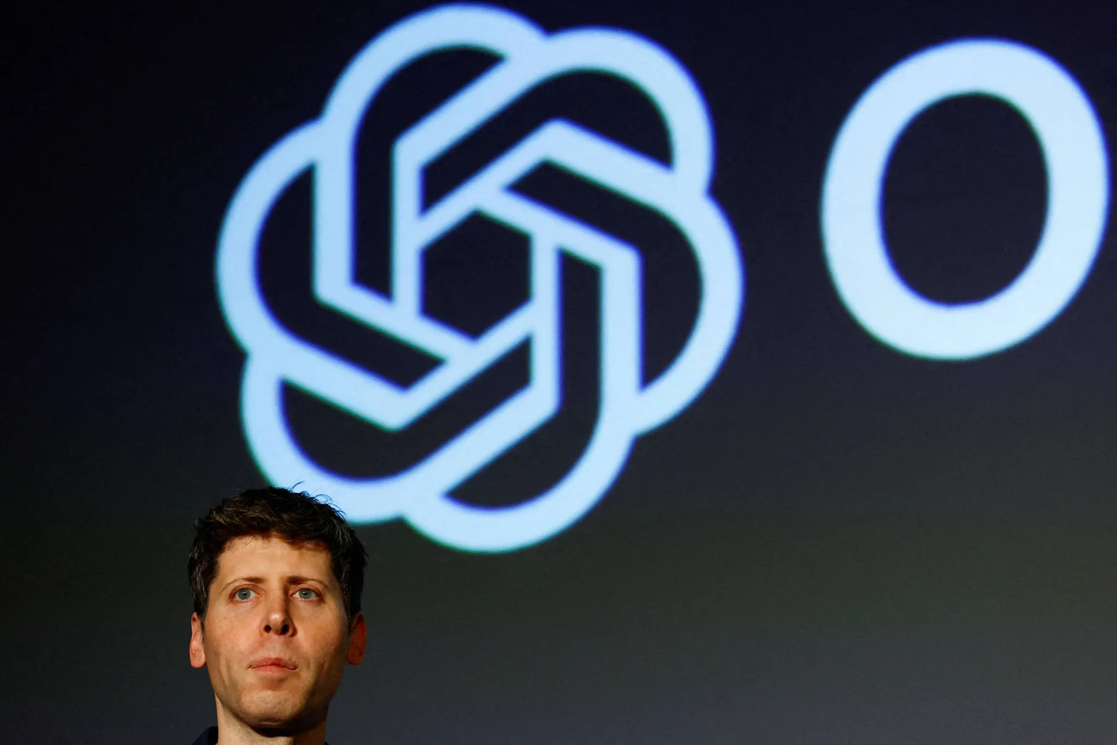 Altman defende acesso amplo à IA e aceita riscos da tecnologia