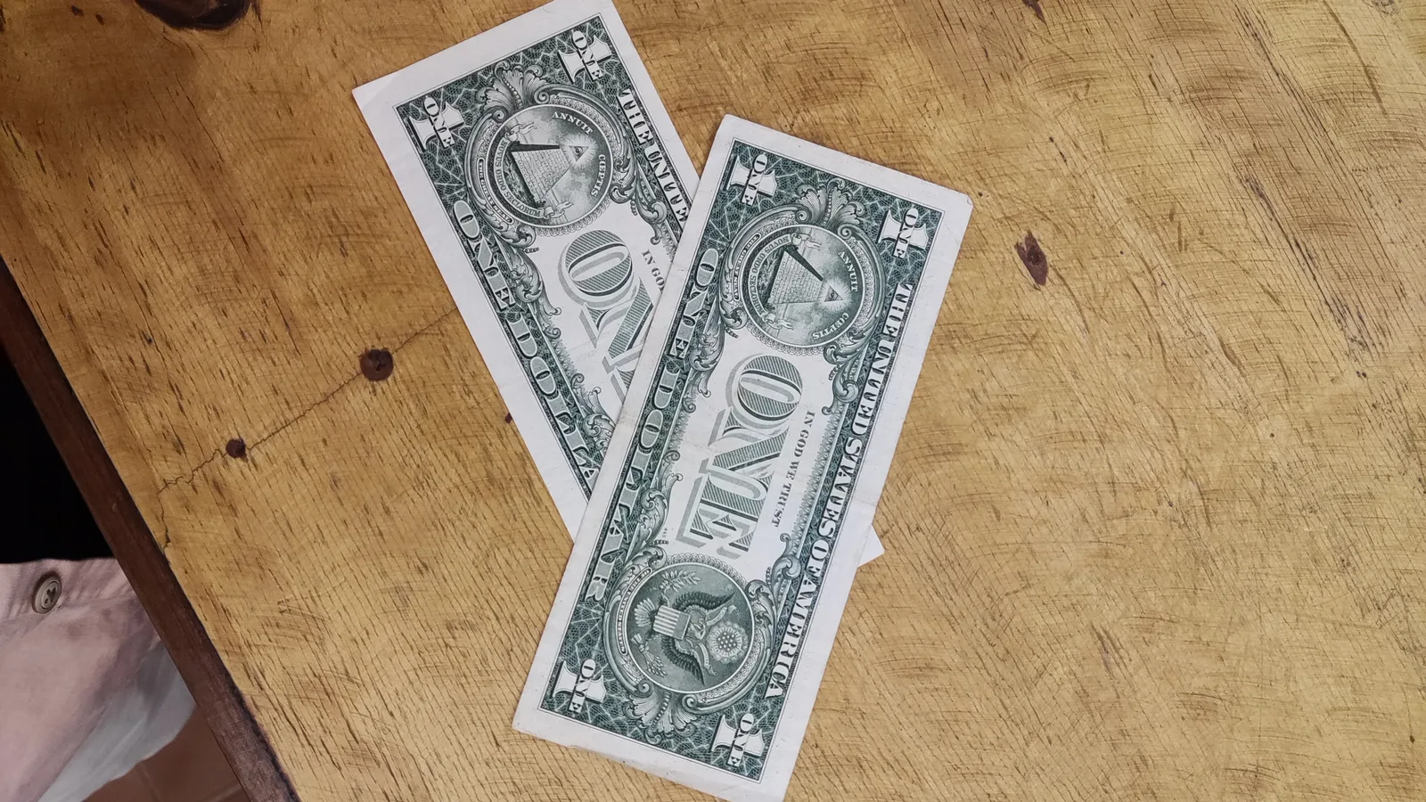 Dólar recua com petróleo em baixa e expectativa por encontro entre Trump e Xi