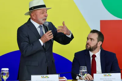Dívidas e crédito caro diminuem efeito do emprego sobre a confiança do consumidor