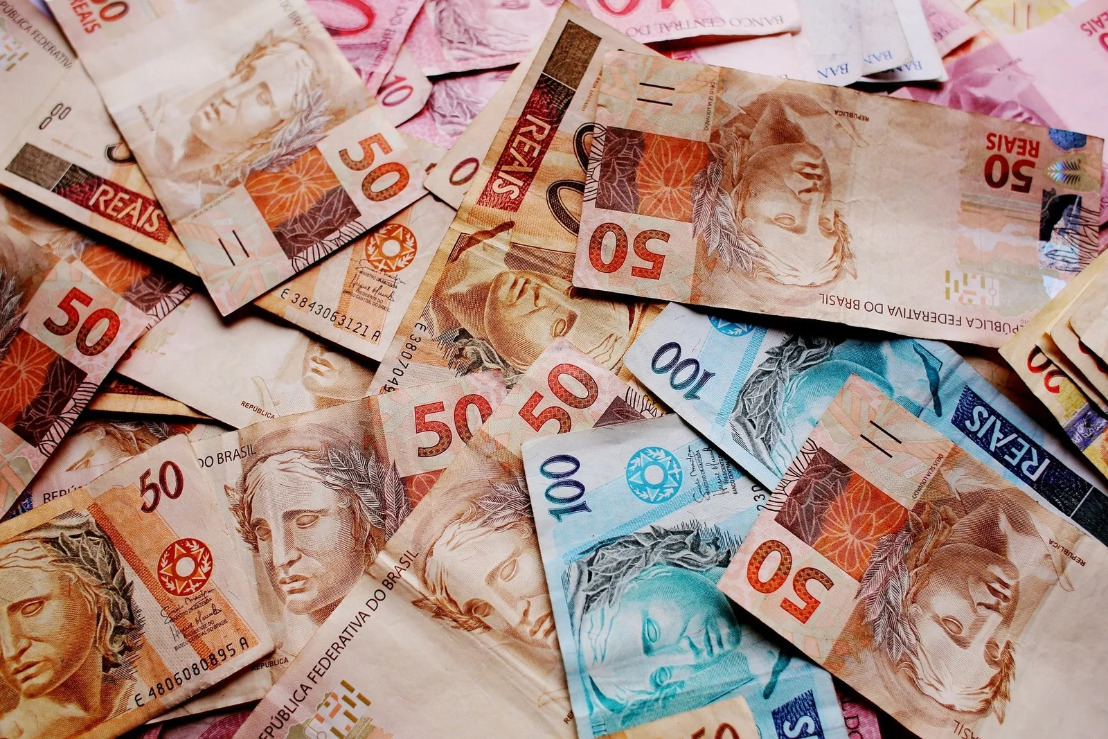 Homem é indiciado por retirar R$ 238 mil da conta do pai em Rio Pardo