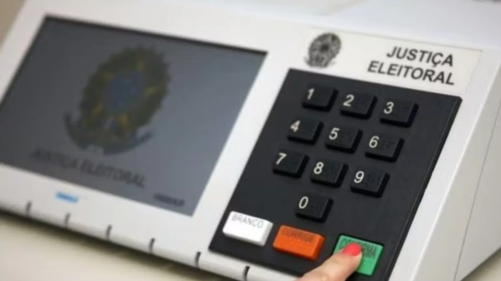 Planos presidenciais propõem IA, confisco e controle de gastos contra corrupção