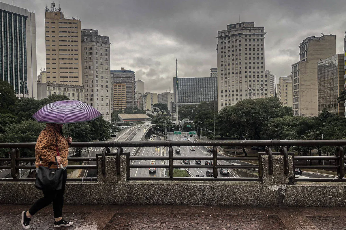 Frente fria leva alerta de tempestade a SP e outras regiões no domingo