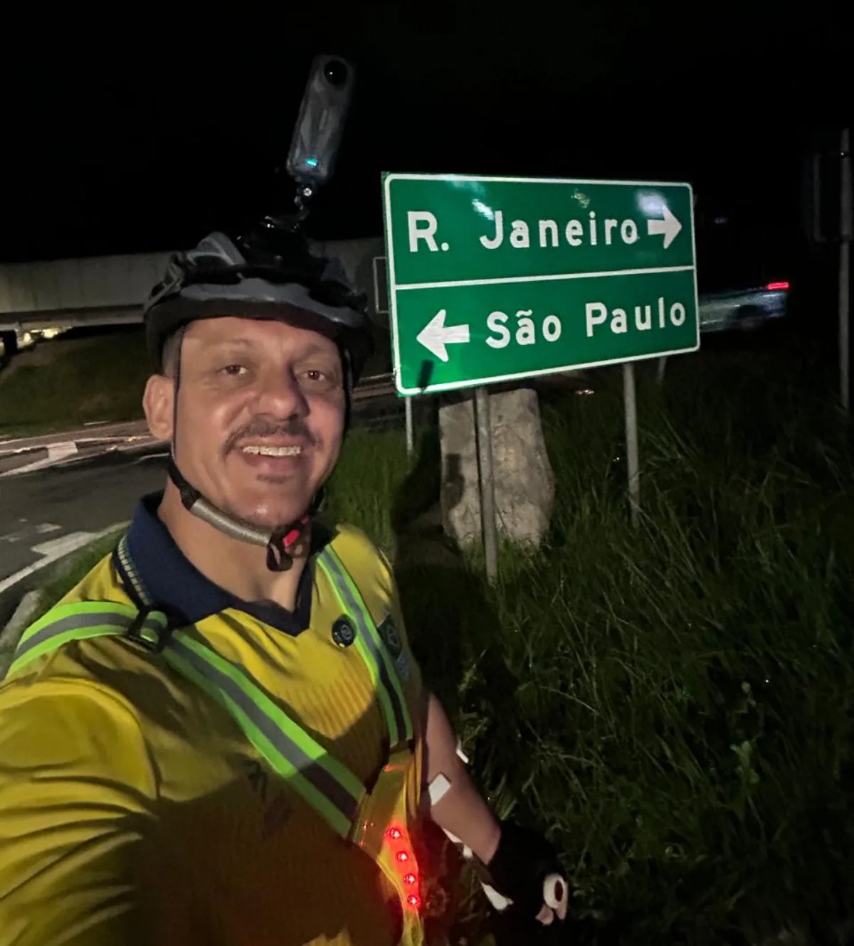 Atleta com muletas inicia caminhada de 150 km até Aparecida