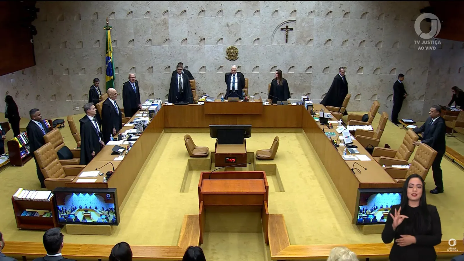 Decisões do Supremo sobre partidos e medidas contra autoridades entram em debate