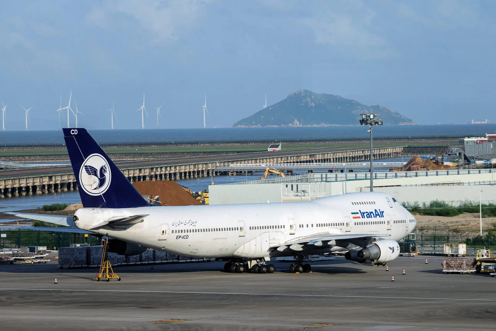EUA anunciam interrupção de operações de aéreas iranianas nesta quarta-feira