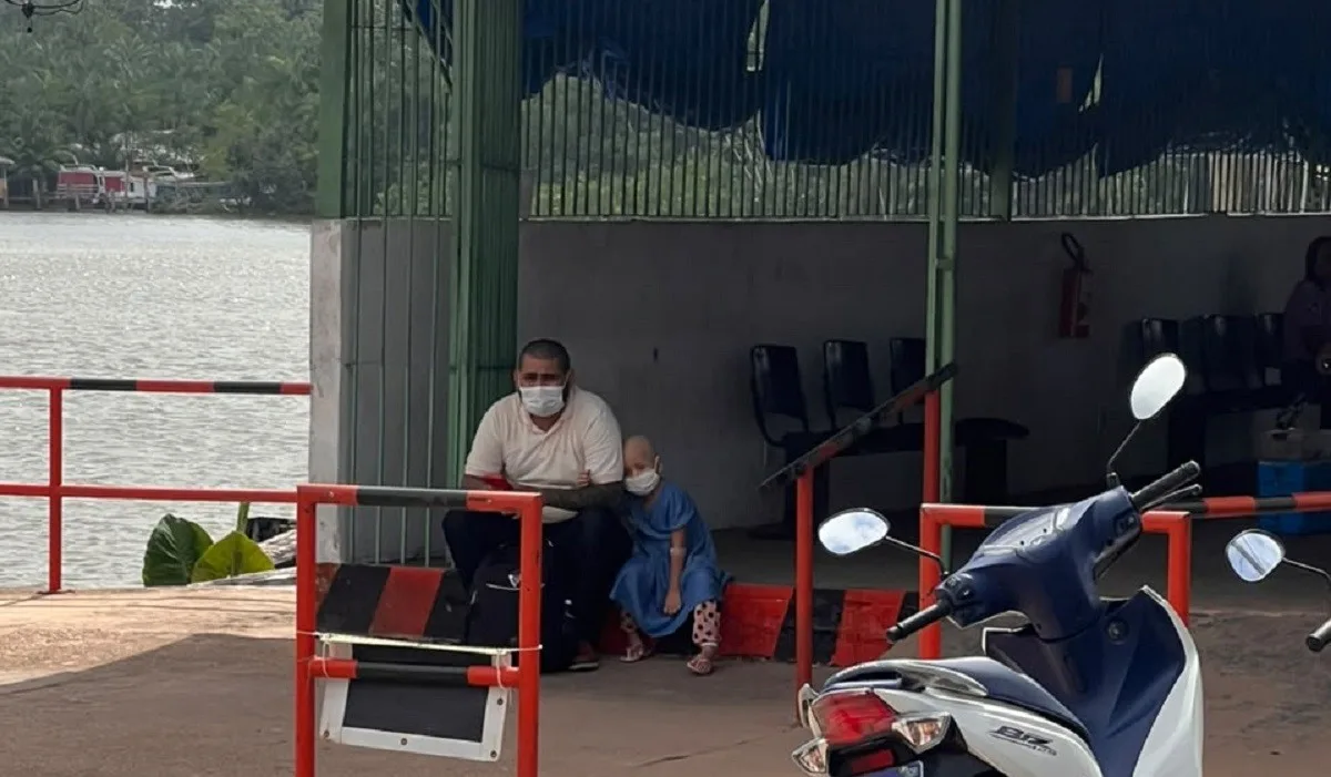 Doações ajudam família de menina com leucemia após viagem sem dinheiro para voltar