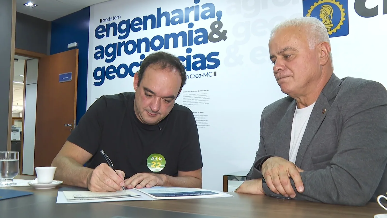 Flávio Roscoe assina carta com propostas para Minas no Crea-MG
