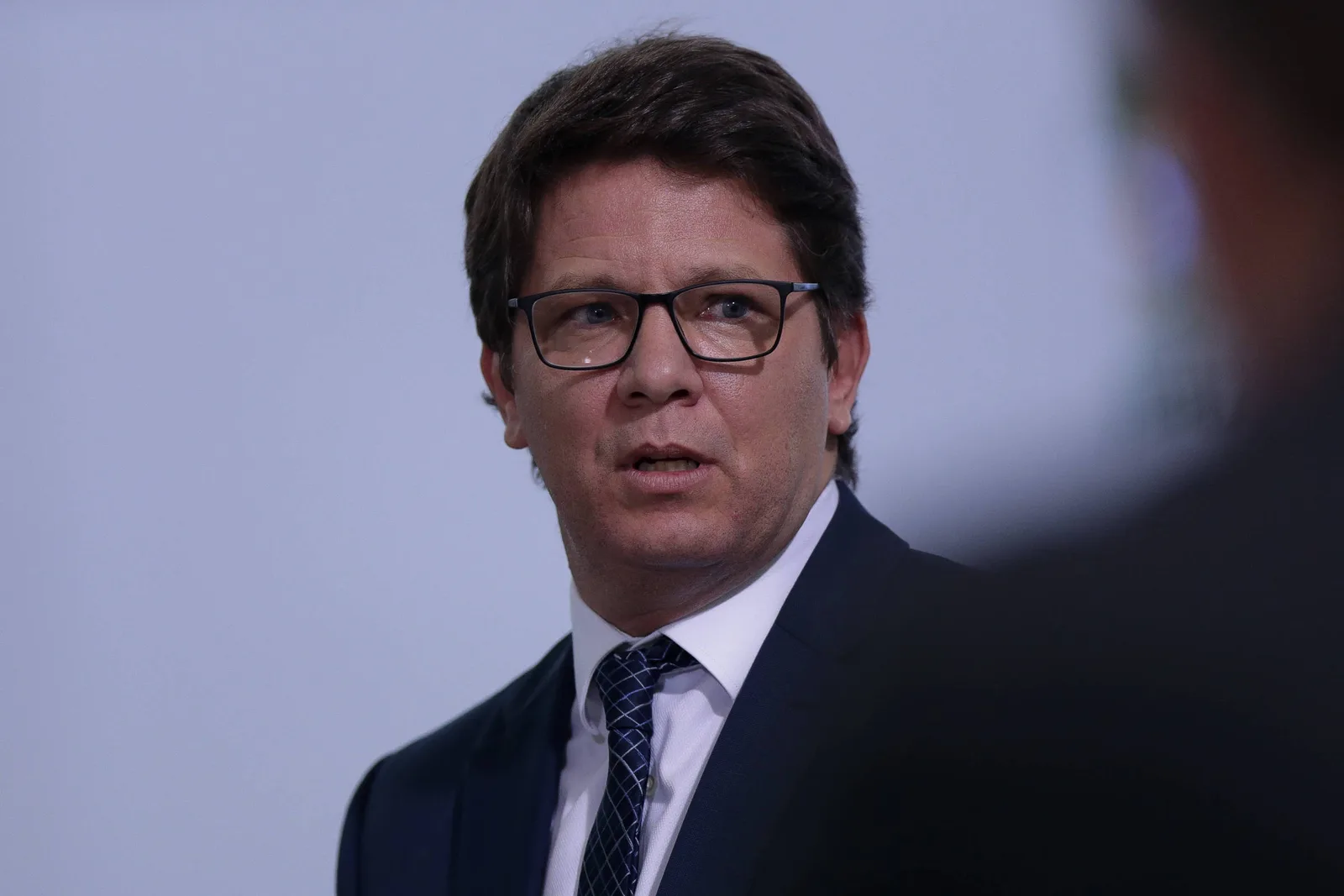 PF investiga repasses ligados a filme sobre Bolsonaro e mira Mario Frias