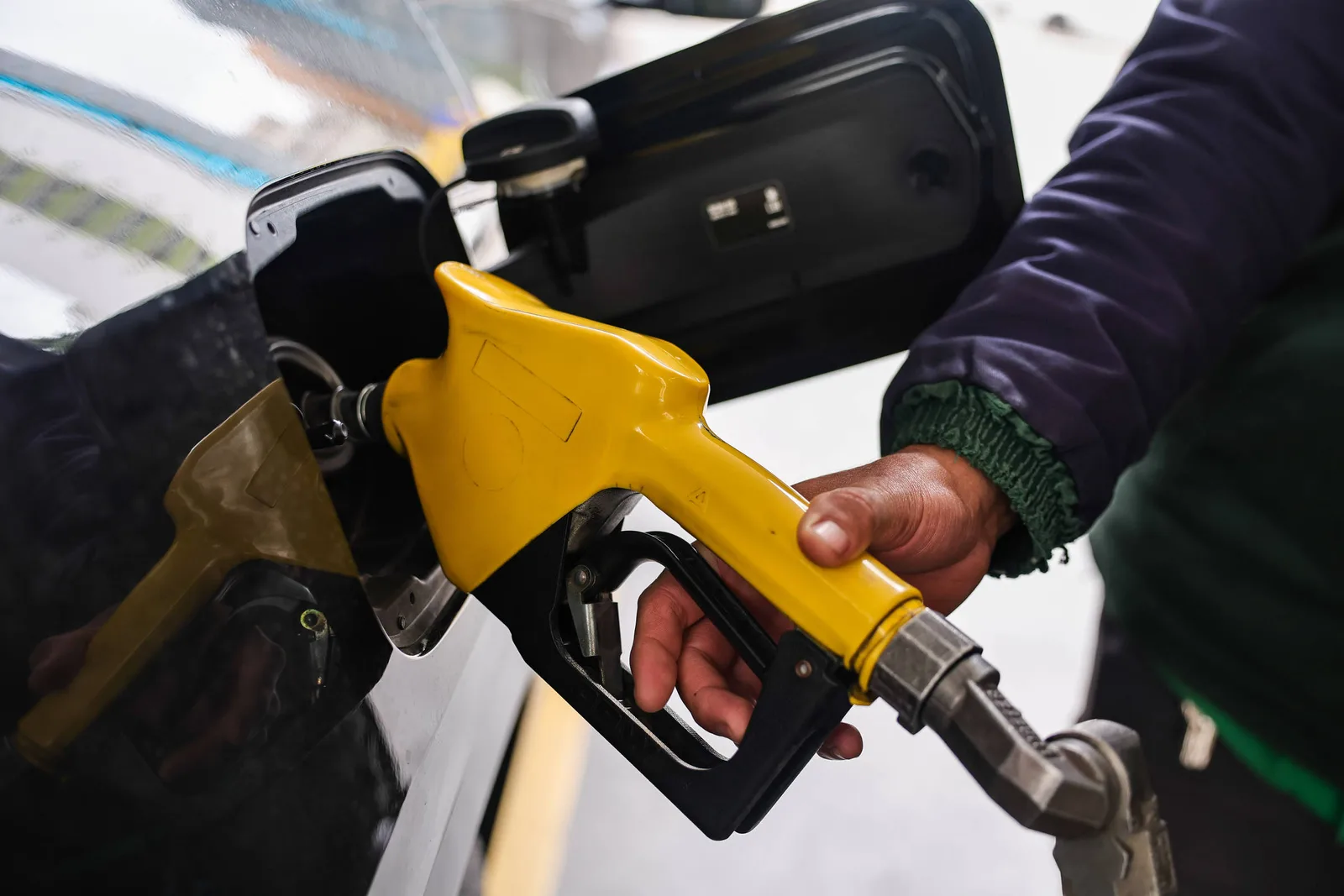 Diesel S-10 chega a R$ 7,35 nos postos após alta de 7% em um mês