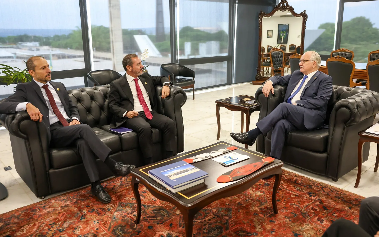 Fachin determina envio ao STF de menções a ministros no caso Master