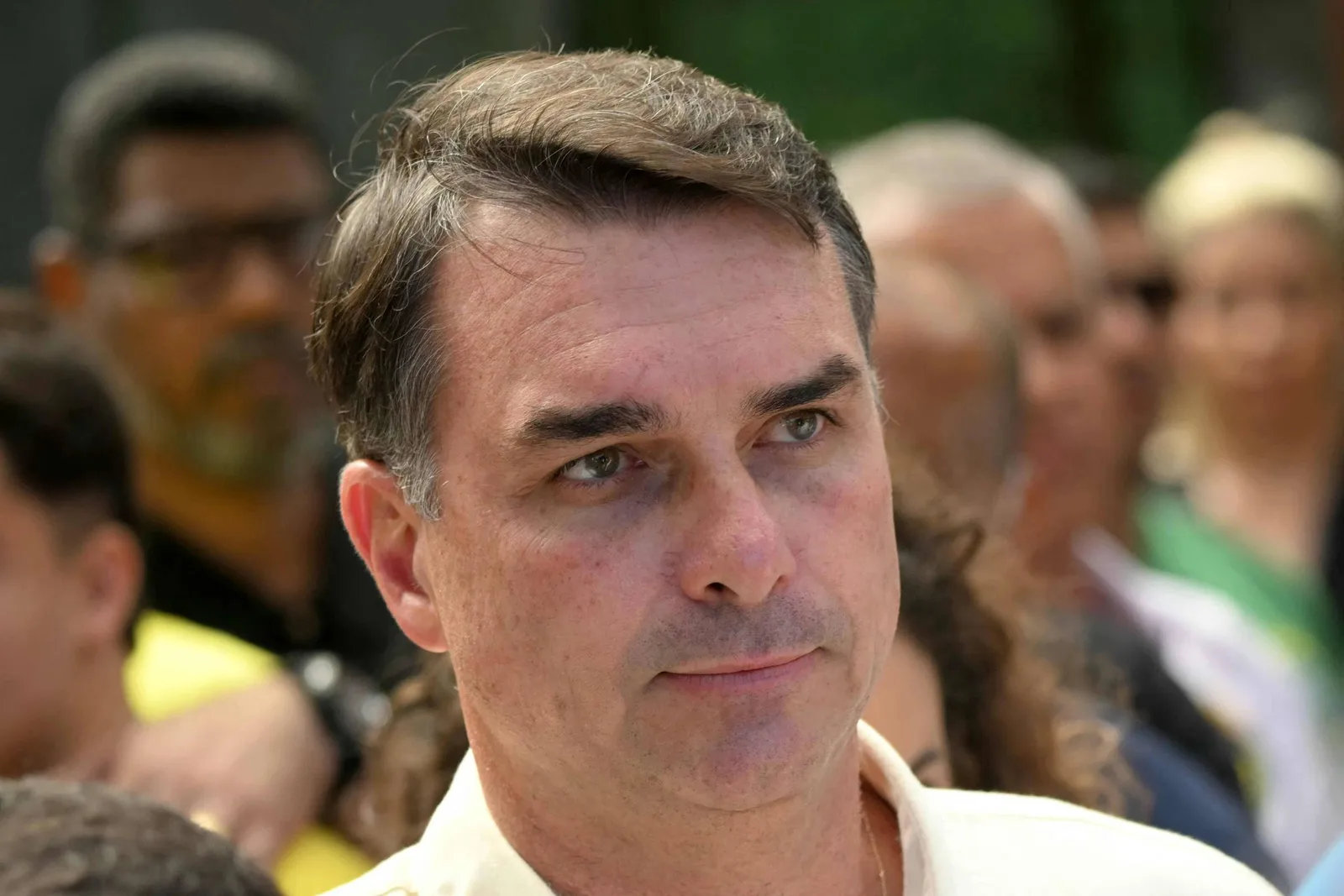 Emails apontam conta bancária compartilhada por Flávio Bolsonaro e Willer Tomaz
