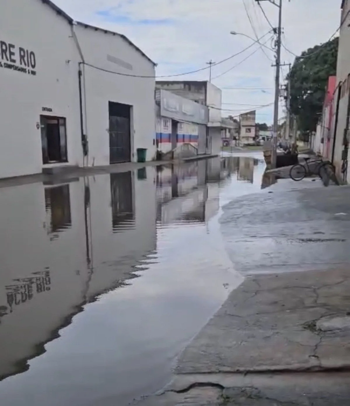 Chuva deixa pontos de alagamento e mobiliza Defesa Civil em Cabo Frio