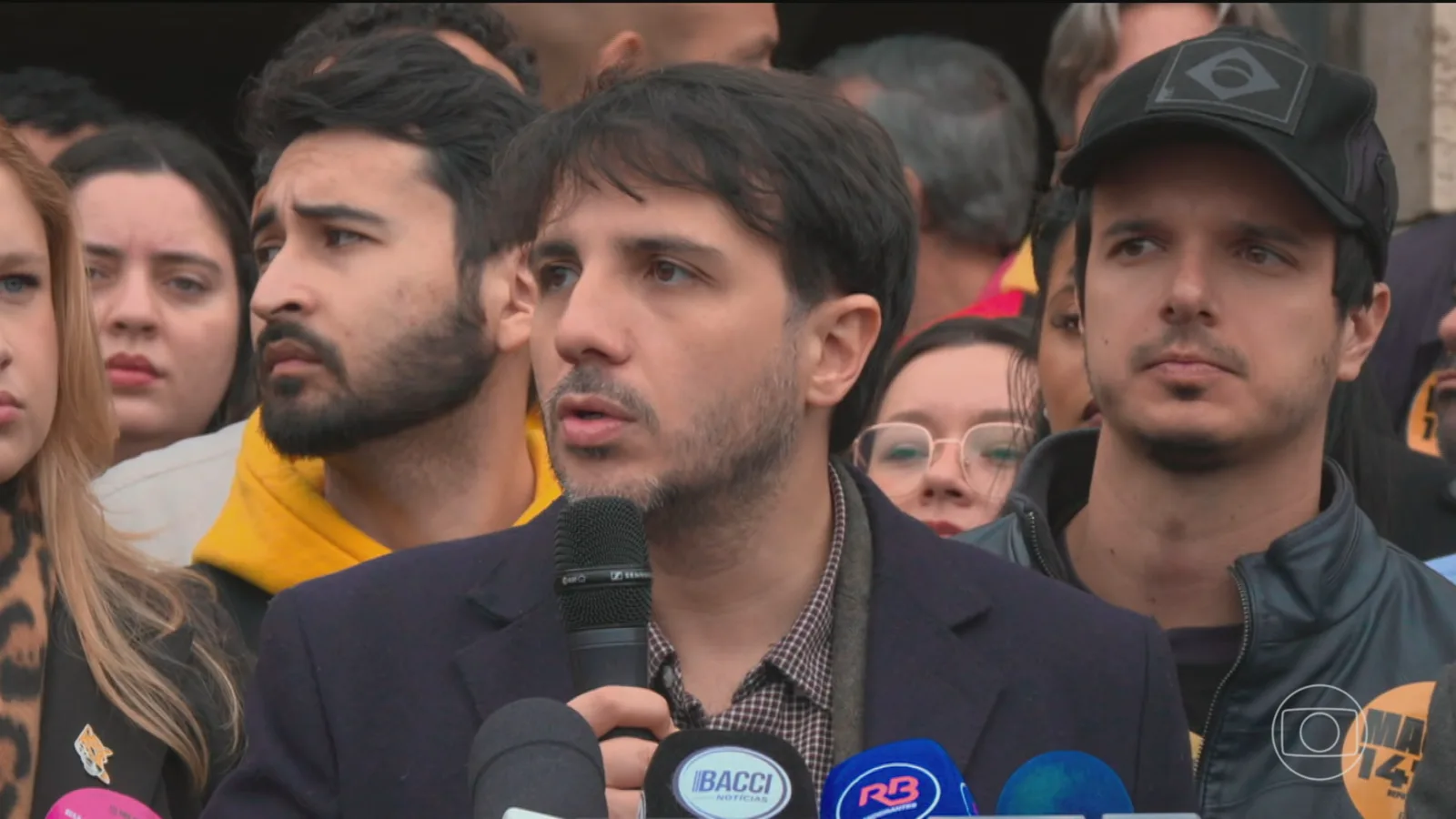 Candidato do Missão critica autoridades em ato no Ibirapuera