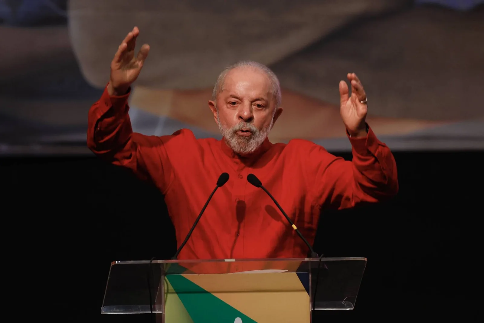 PT cobra menção a Lula e aliados em materiais de campanha
