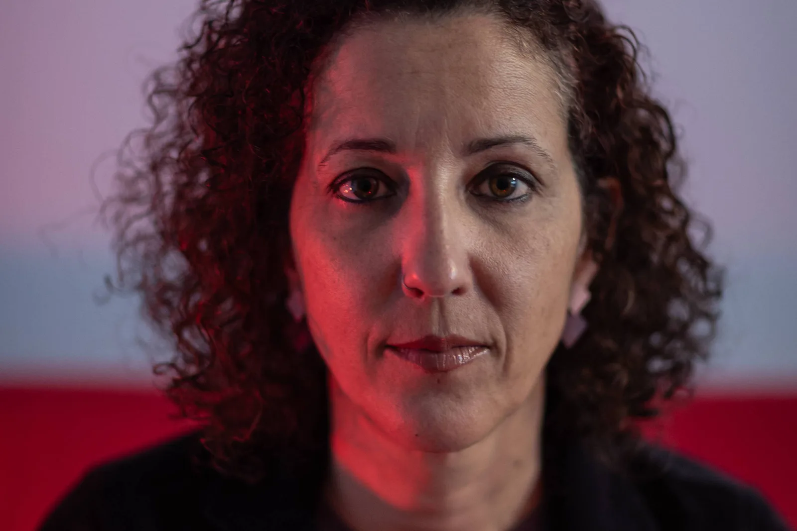 Letícia Cesarino aponta papel das plataformas na radicalização de jovens