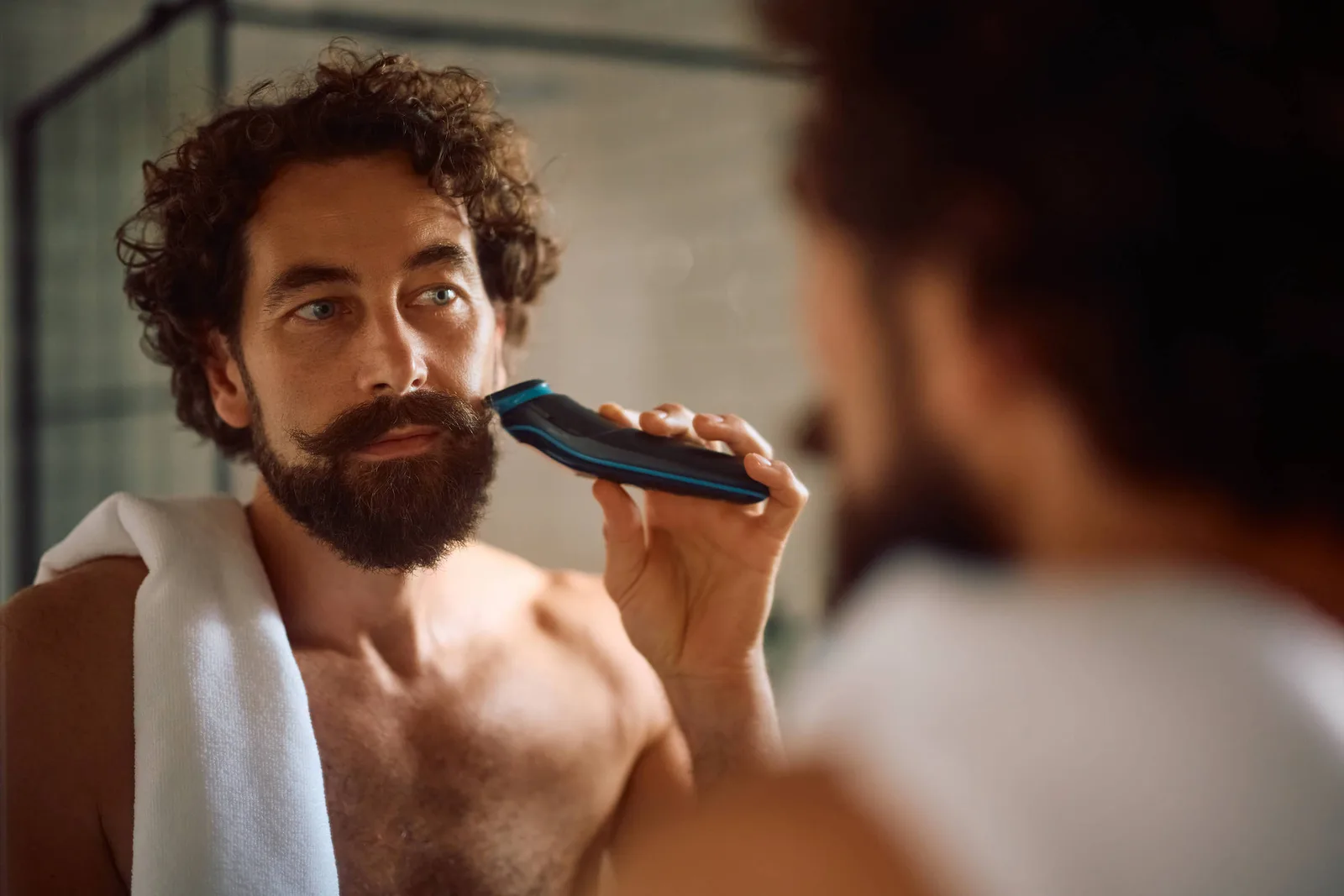Barba exige atenção à lâmina, à pele e à secagem dos fios