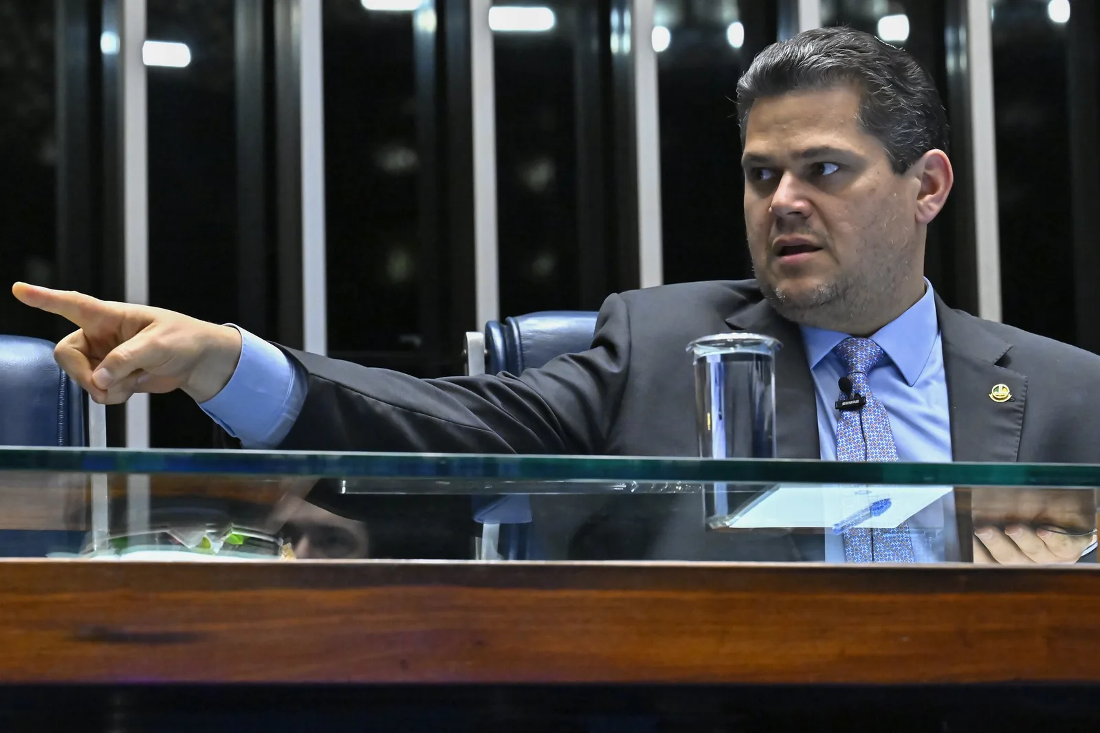Senado prevê votar em primeiro turno PEC que acaba com escala 6x1
