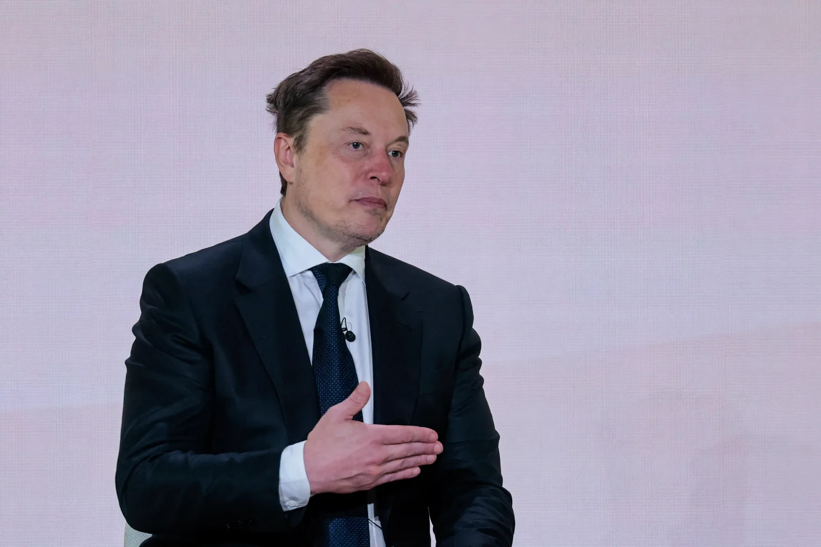 Fortuna de Elon Musk volta a superar US$ 1 trilhão com alta da SpaceX