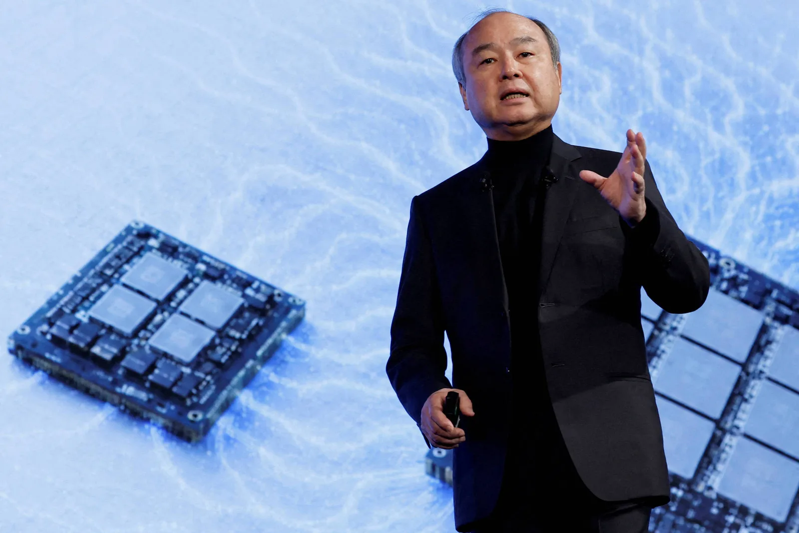 SoftBank tenta captar até US$ 100 bilhões no Golfo para ampliar investimentos em IA