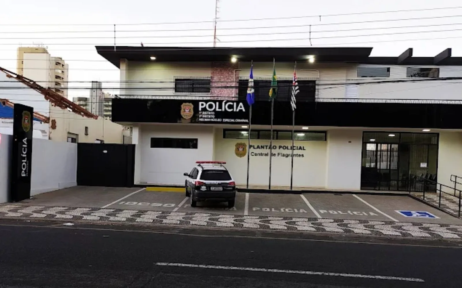 Mãe e padrasto são presos após denúncia de abuso contra adolescente em Votuporanga