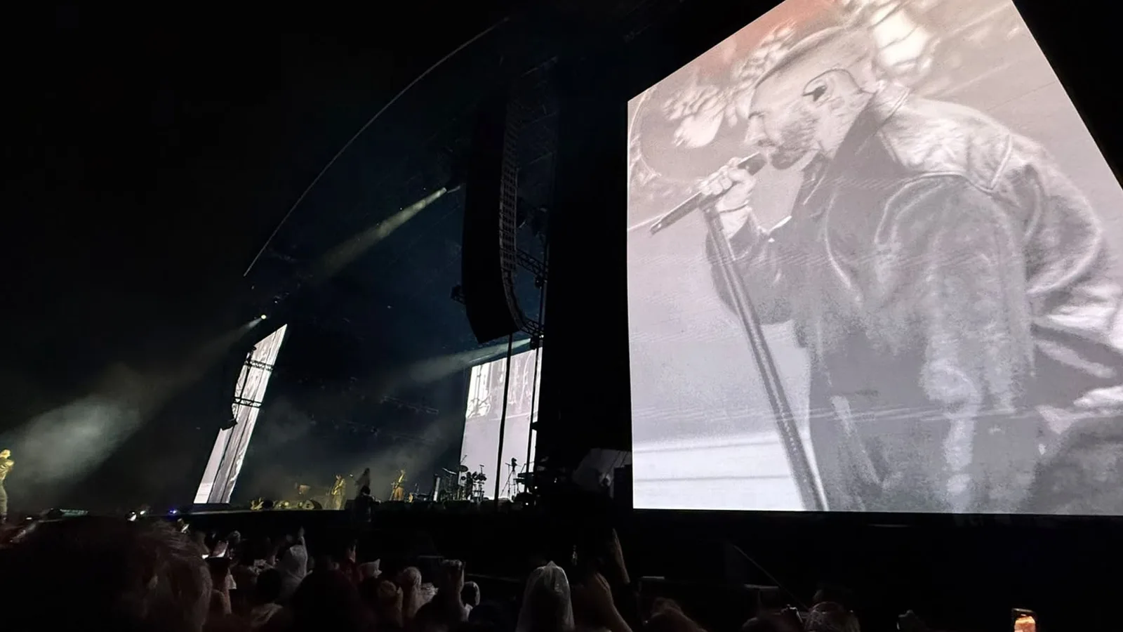 Maroon 5 apresenta repertório de hits no primeiro show da turnê no Brasil