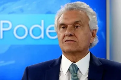 "Respeite as religiões e a fé do povo", diz Caiado para Flávio Bolsonaro